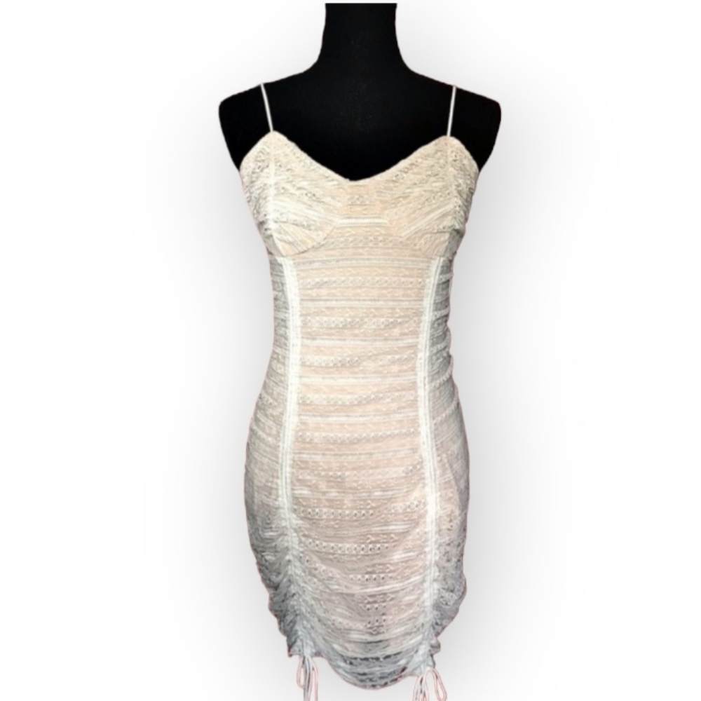 FASHION NOVA ruched lace drawstring adjustable length dress - Picture 1 of 9